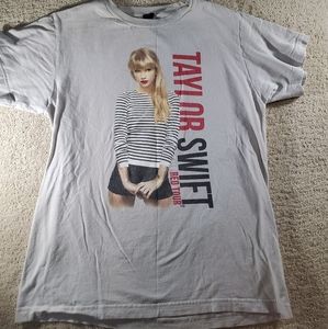 Taylor Swift the red tour shirt